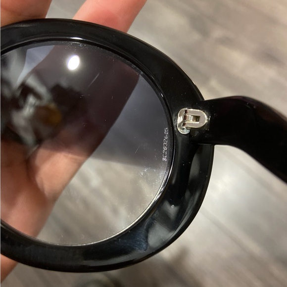 RARE HARD FIND. Authentic Chanel 5018 half tint. Only 500 made, mint!
#BC2832605 - Picture 8 of 14